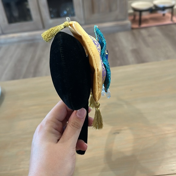 Magic Carpet Minnie Ears - Picture 2 of 7